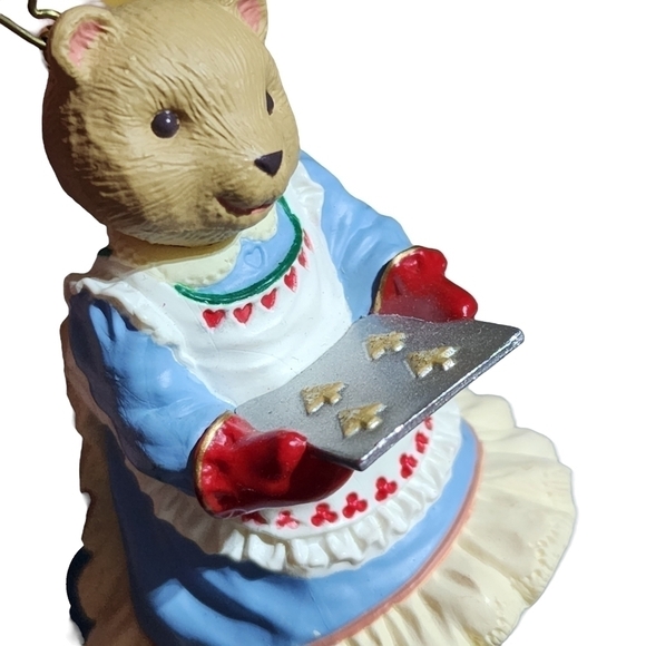 Vintage Hallmark 1993 Momma bear baking chef cookies ornament - Picture 7 of 7